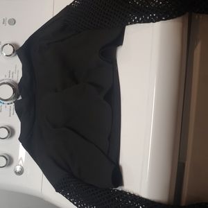 Black hooded crop top